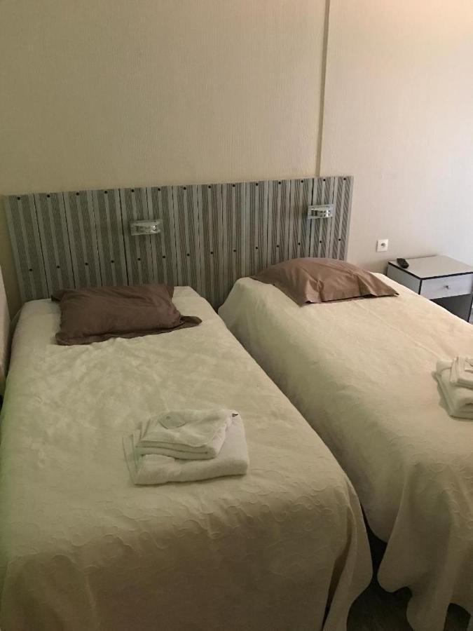 Hotel Du Viaduc Le Vigeant Ngoại thất bức ảnh