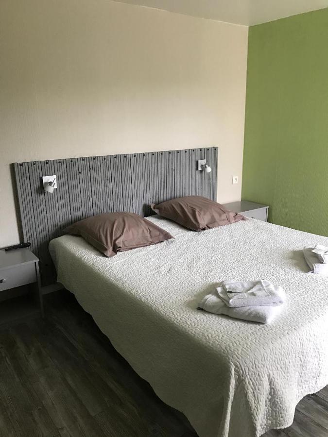 Hotel Du Viaduc Le Vigeant Ngoại thất bức ảnh